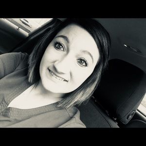 Meet your Posher, Courtney